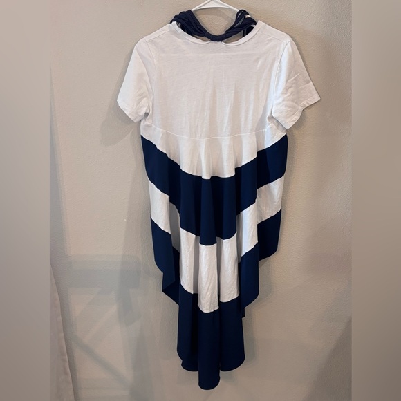 AKIRA Label  High Low Tail Top Navy and White with attached Necklace. Medium - Picture 4 of 16